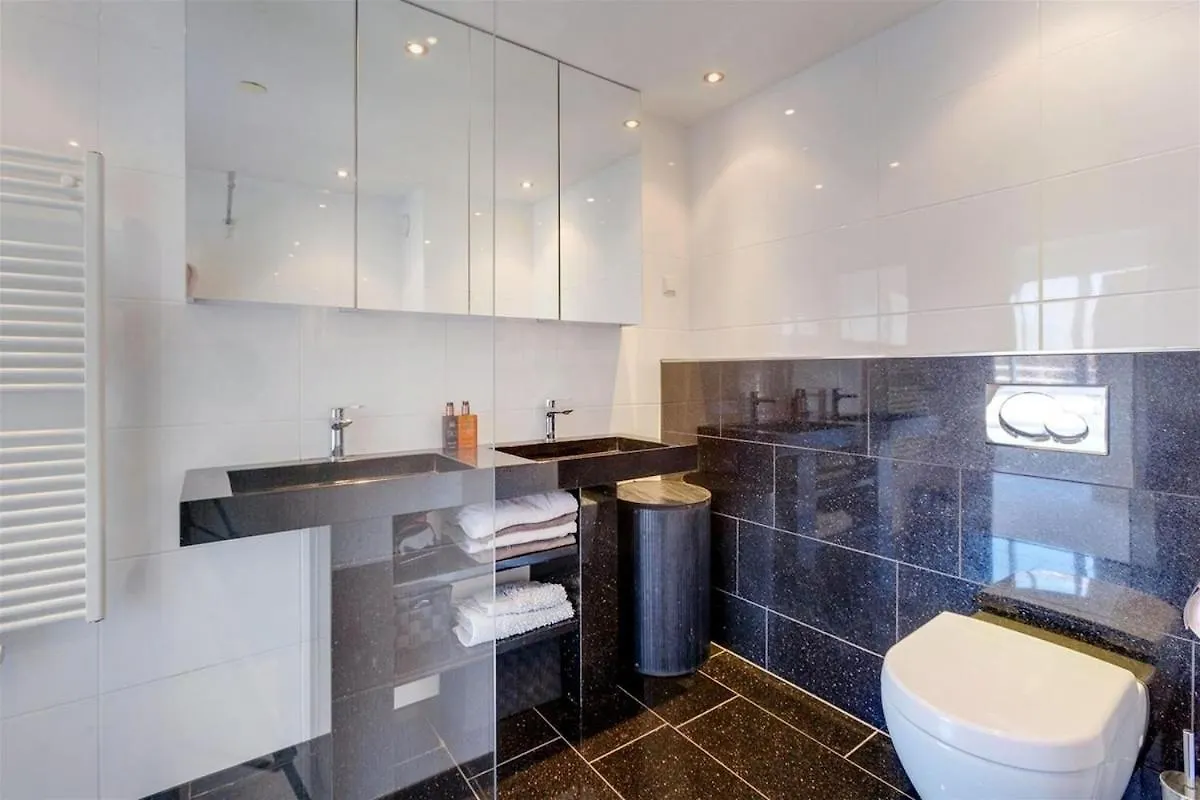 Lil Amsterdam Topfloor A Room Ensuite With Balcony Uithoorn